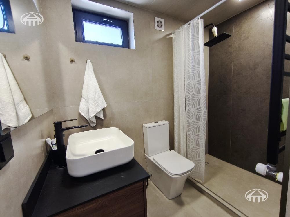 House · 6 rooms · 413 m² · Shengavit