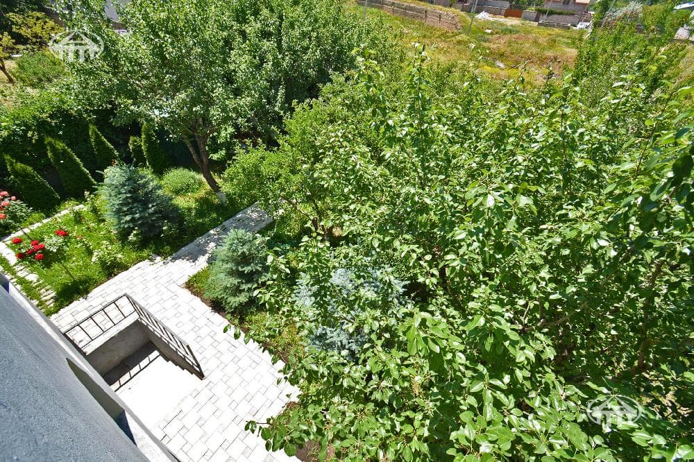 Особняк · 4 комн. · 272 м² · Птгни