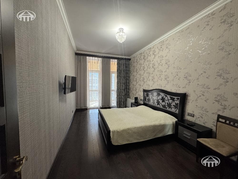 Квартира · 3 комн. · 160 м² · Кентрон