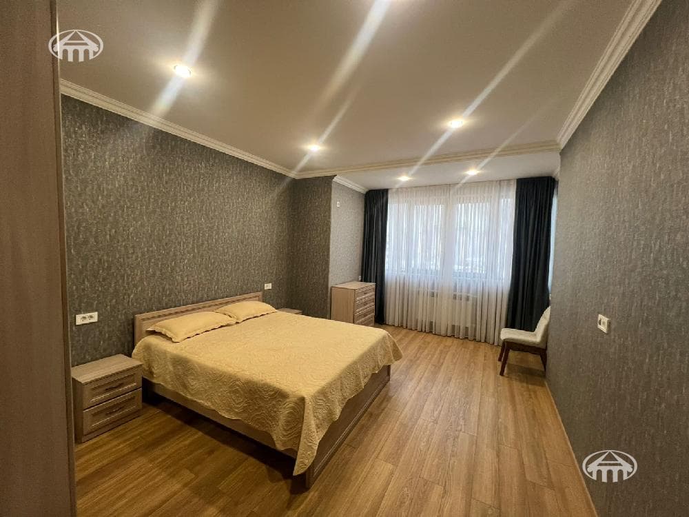 Բնակարան · 2 սեն. · 72 մ² · Կենտրոն