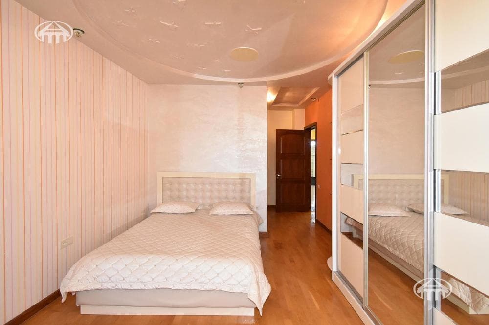 Дом · 5 комн. · 489 м² · Арабкир