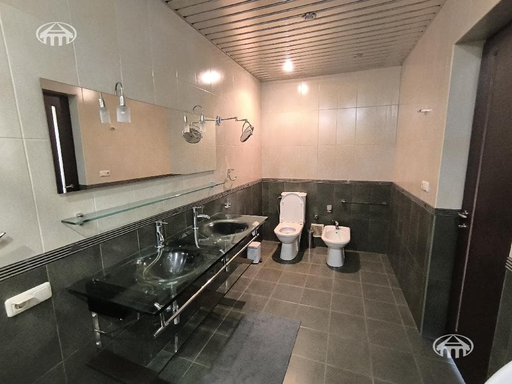 Особняк · 5 комн. · 407 м² · Ваагни