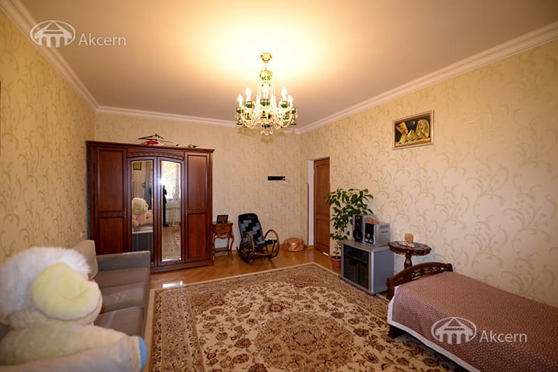 Mansion · 5 rooms · 372 m² · v. Arinj