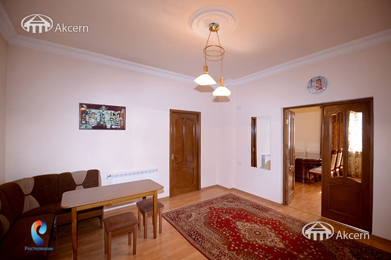House · 3 rooms · 90 m² · Kentron