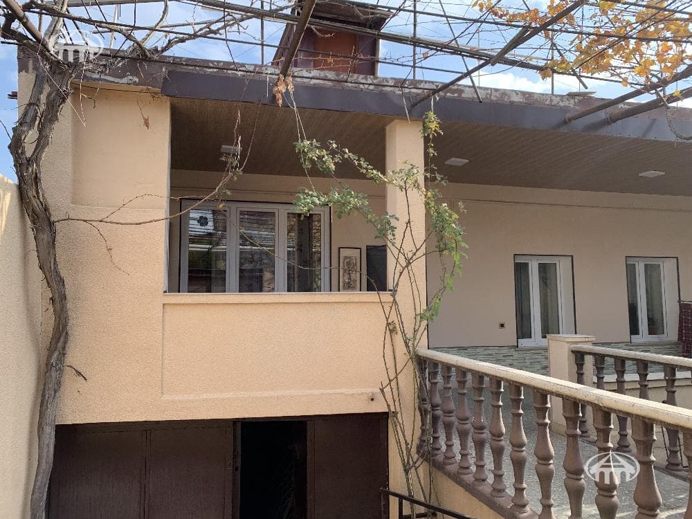 House · 4 rooms · 256 m² · Ajapnyak