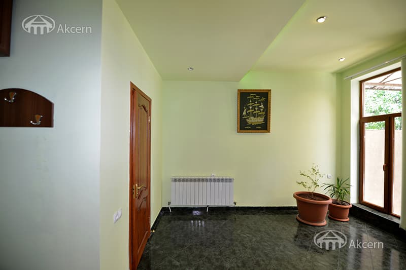 Квартира · 3 комн. · 140 м² · Арабкир