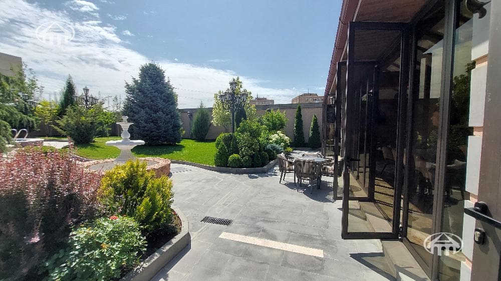 Mansion · 5 rooms · 600 m² · Davtashen