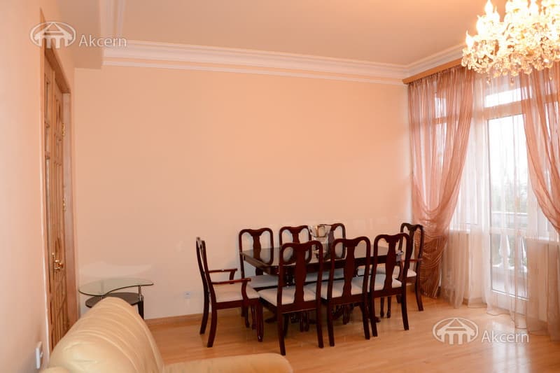 House · 6 rooms · 250 m² · Arabkir