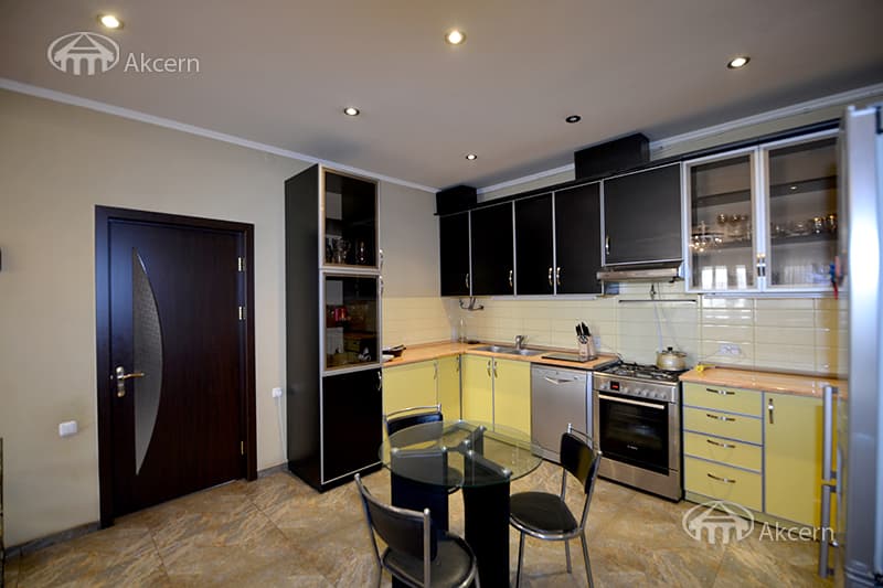 Apartment · 4 rooms · 168 m² · Kentron