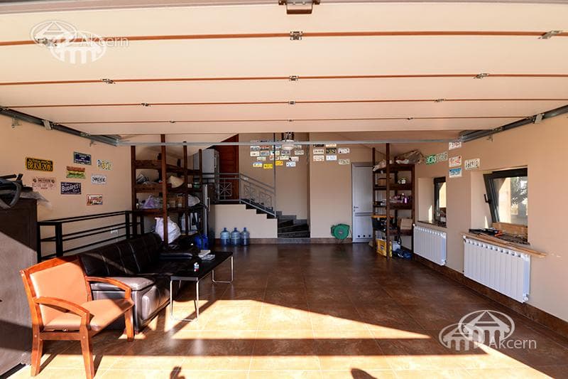 Mansion · 5 rooms · 1,014 m² · Vahagni