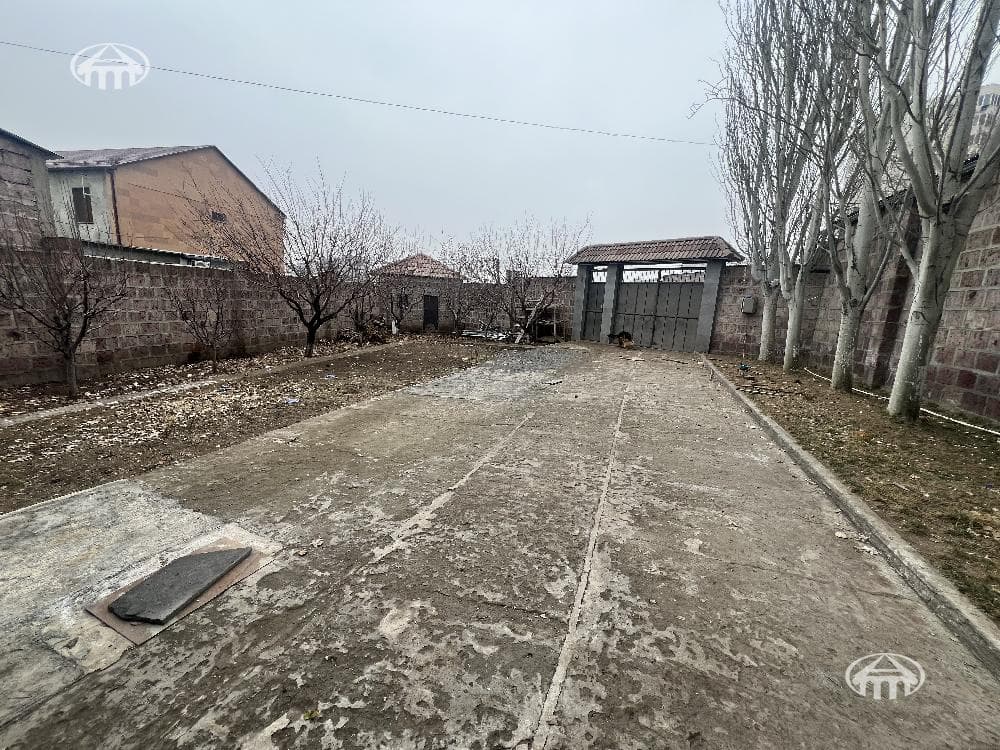 Дом · 5 комн. · 375 м² · Аджапняк