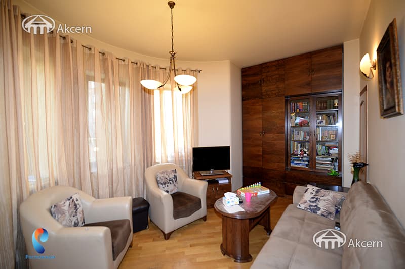 House · 6 rooms · 280 m² · Arabkir