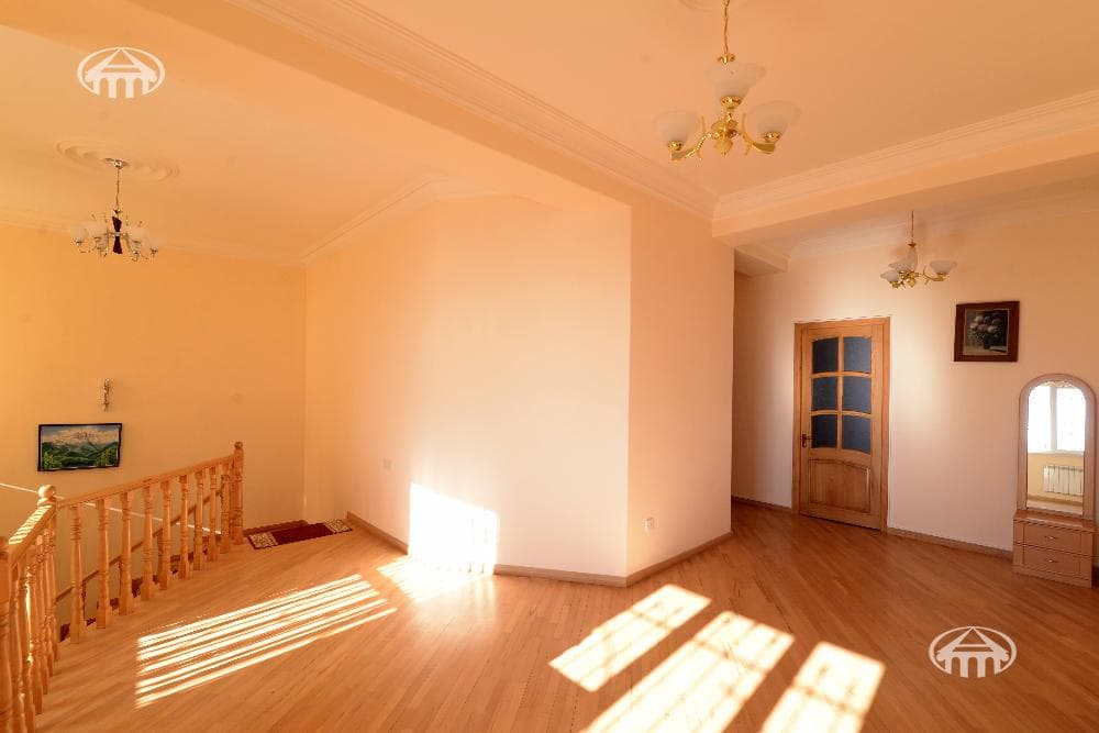 Особняк · 6 комн. · 366 м² · Канакер-Зейтун