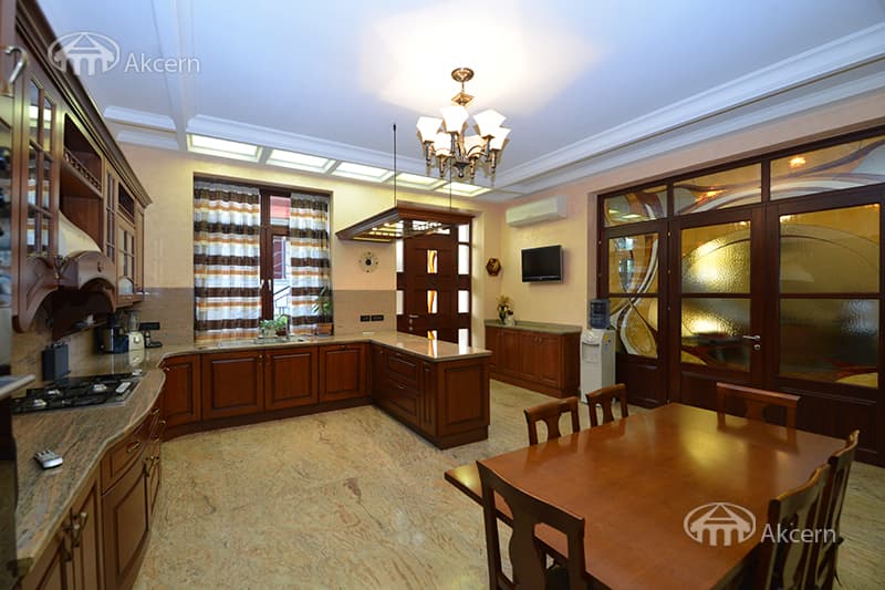 Mansion · 5 rooms · 745 m² · Arabkir