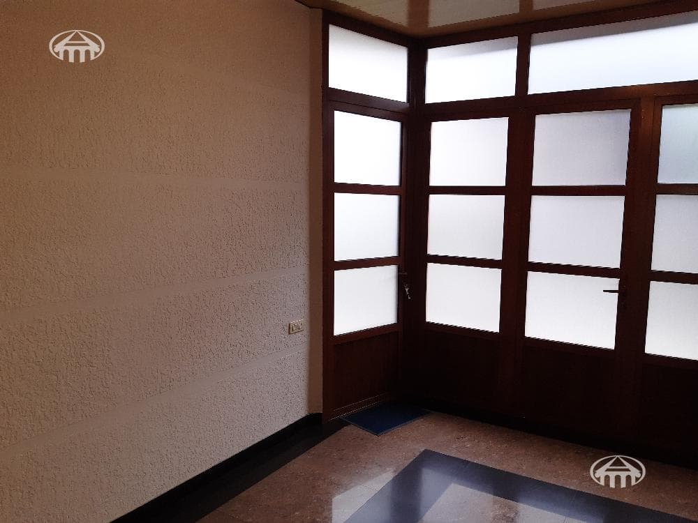 Дом · 5 комн. · 392 м² · Кентрон