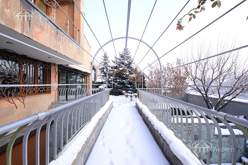Mansion · 7 rooms · 650 m² · Kentron