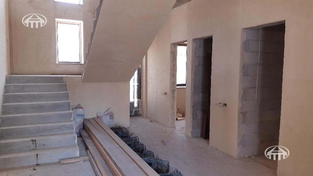Mansion · 6 rooms · 244.5 m² · v. Arinj