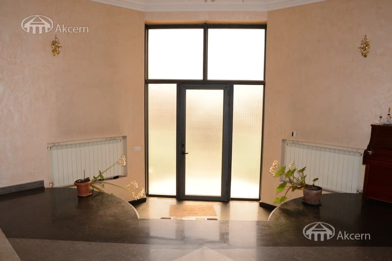 Особняк · 5 комн. · 300 м² · Арабкир