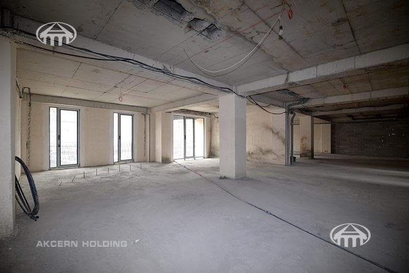 Retail · 305 m² · Kanaker-Zeytun