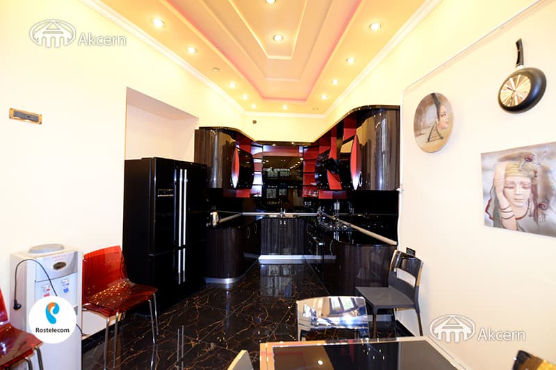 Квартира · 4 комн. · 180 м² · Кентрон