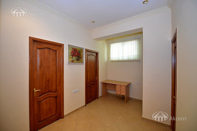 Квартира · 3 комн. · 140 м² · Арабкир