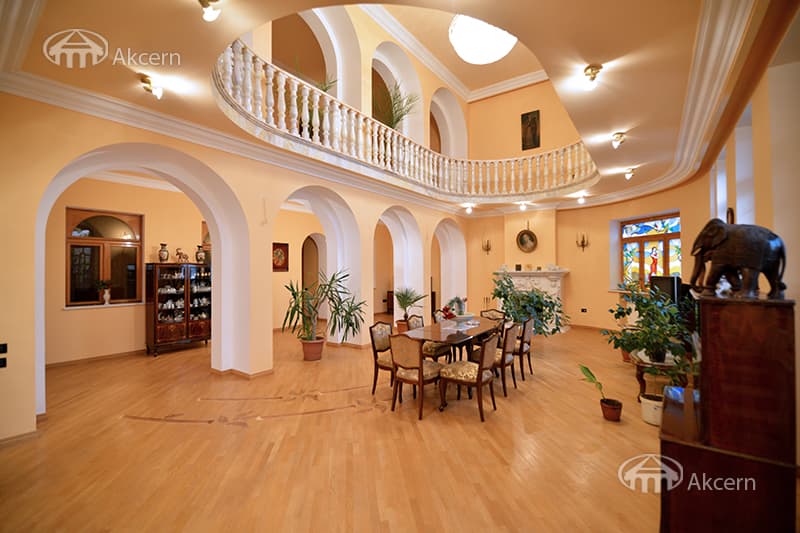 Особняк · 9 комн. · 680 м² · Арабкир