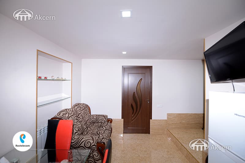 House · 4 rooms · 177 m² · Kentron