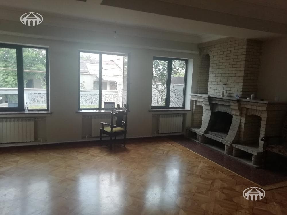 Дом · 5 комн. · 307 м² · Кентрон