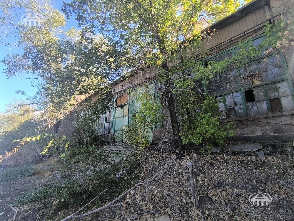 Land · 100,000 m² · Erebuni
