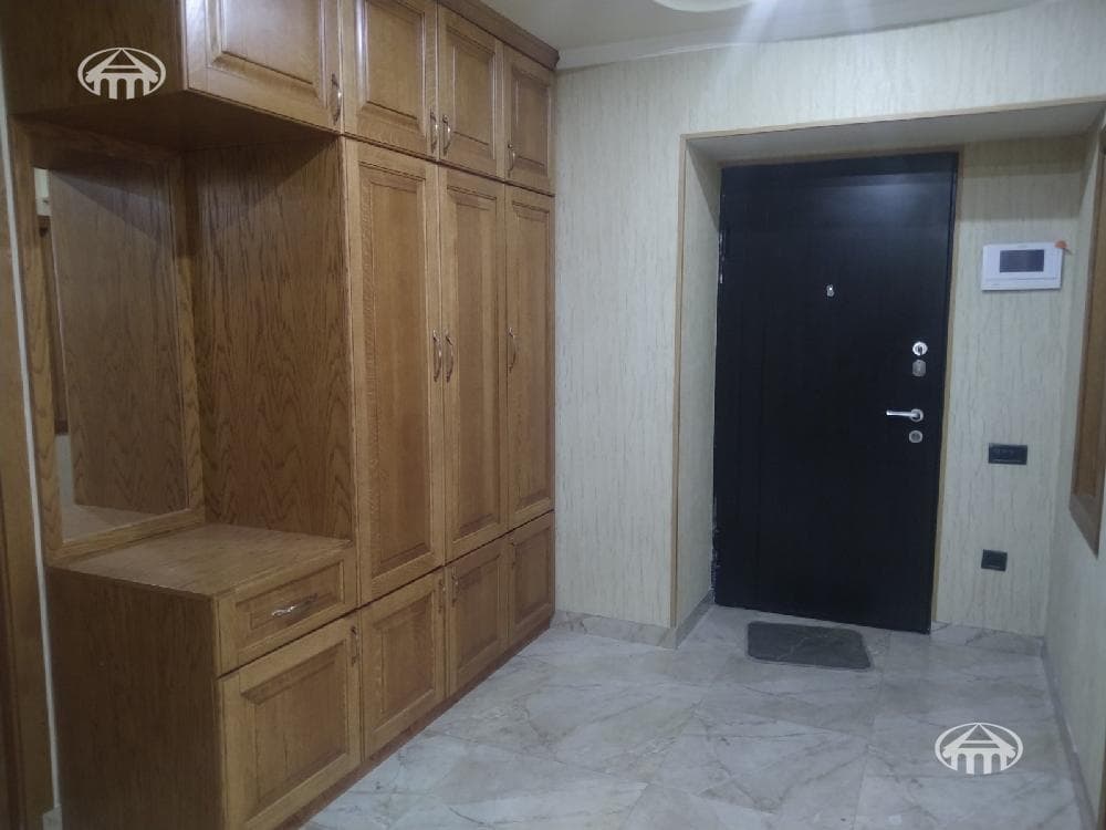 Apartment · 3 rooms · 83 m² · Kentron