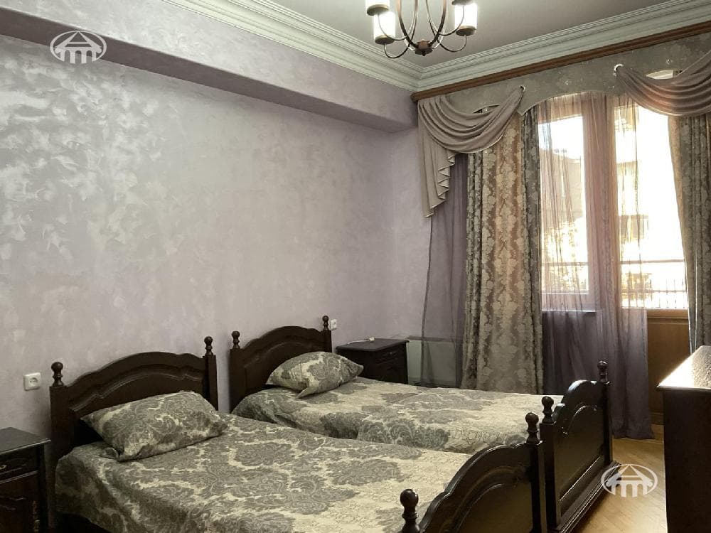 Apartment · 3 rooms · 139 m² · Kentron