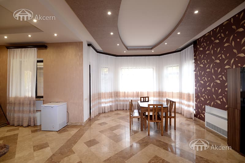 Mansion · 5 rooms · 394 m² · Vahagni