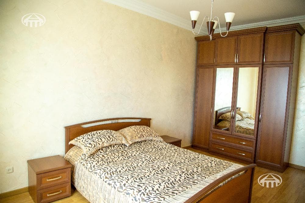 Առանձնատուն · 6 սեն. · 423 մ² · Պտղնի