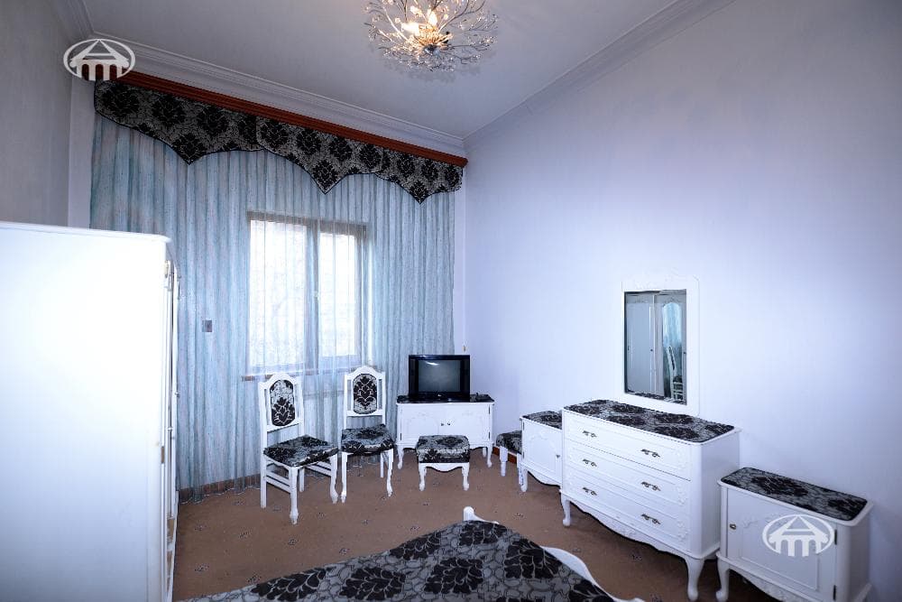 Սեփական տուն · 4 սեն. · 285 մ² · Էրեբունի