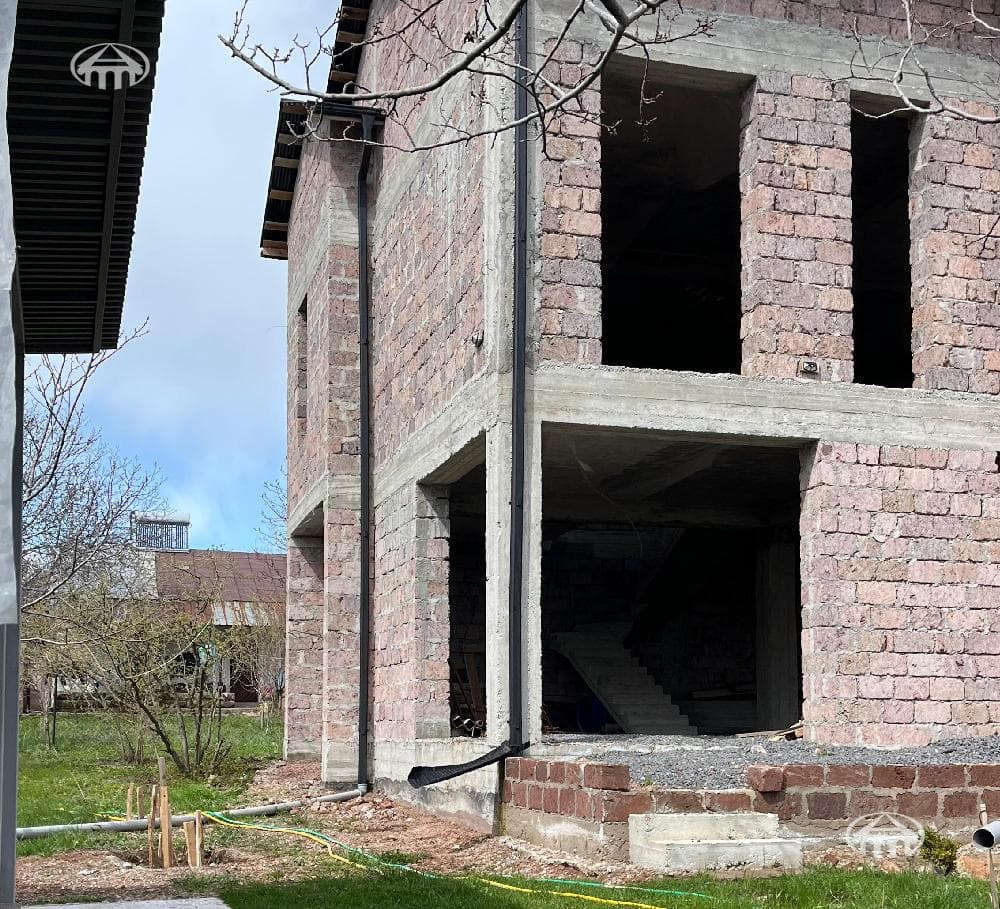 Առանձնատուն · 200 մ² · Բյուրական