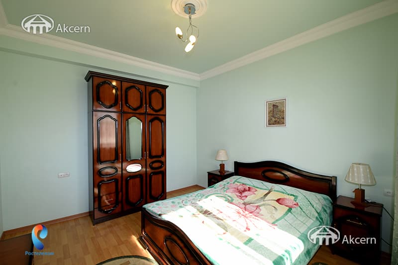 House · 3 rooms · 90 m² · Kentron