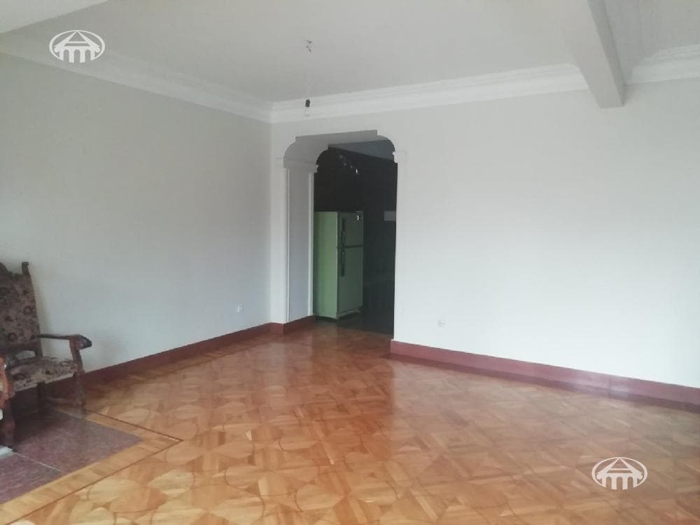 Дом · 5 комн. · 307 м² · Кентрон
