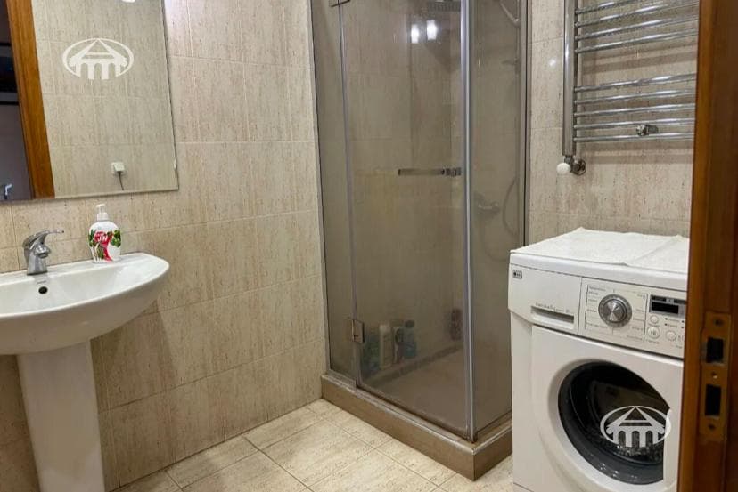 Apartment · 3 rooms · 71 m² · Kentron