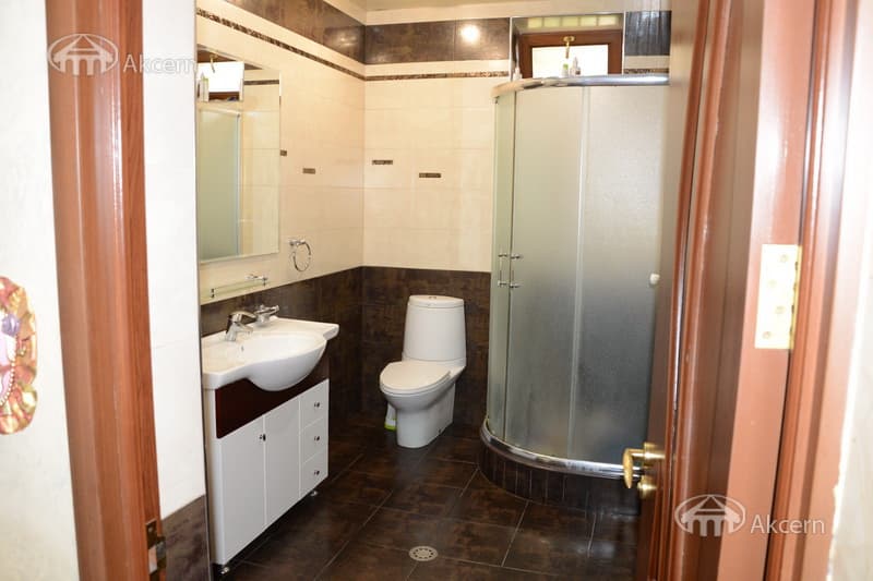 Дом · 4 комн. · 279 м² · Кентрон
