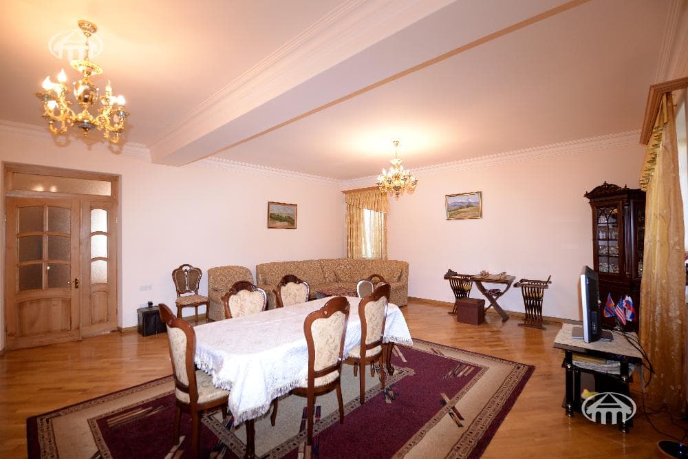 Особняк · 6 комн. · 366 м² · Канакер-Зейтун