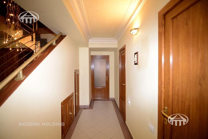Բնակարան · 6 սեն. · 134 մ² · Կենտրոն