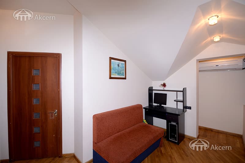 Hotel · 230 m² · Kentron