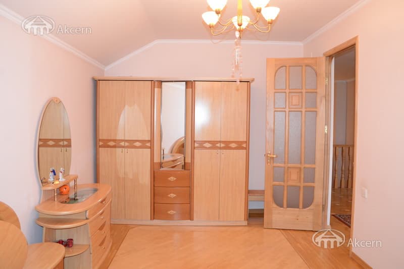 House · 6 rooms · 250 m² · Arabkir
