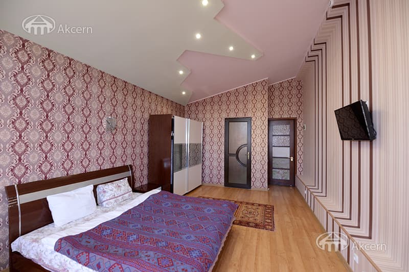 Дом · 5 комн. · 540 м² · Кентрон