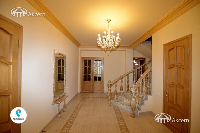 House · 6 rooms · 296 m² · Arabkir