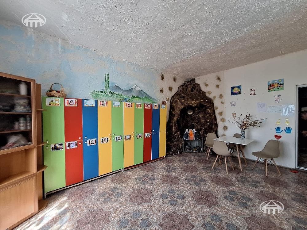 Commercial property · 440 m² · Jrvej