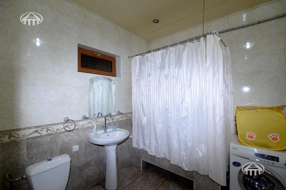 Սեփական տուն · 4 սեն. · 285 մ² · Էրեբունի
