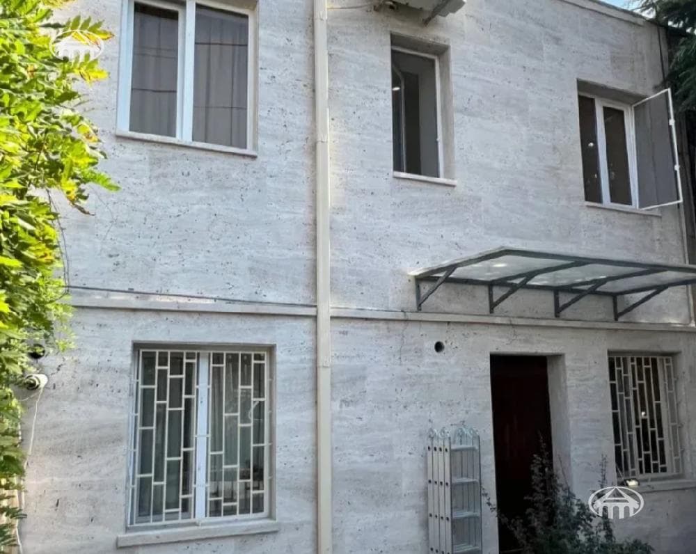 House · 4 rooms · 143 m² · Kentron