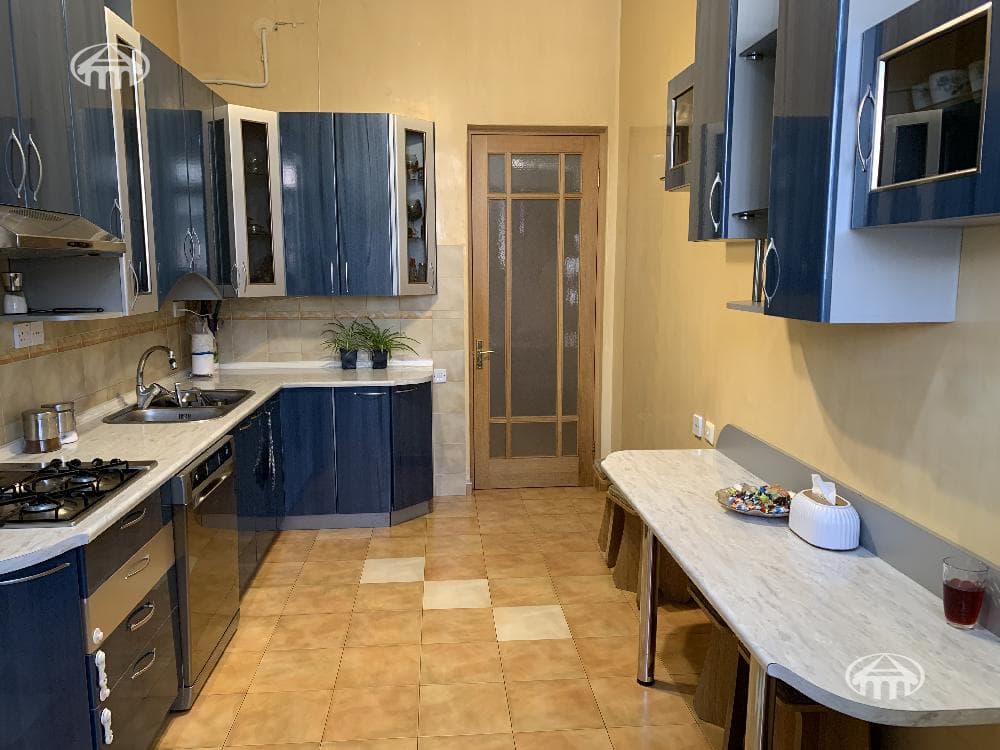 Квартира · 4 комн. · 130 м² · Кентрон