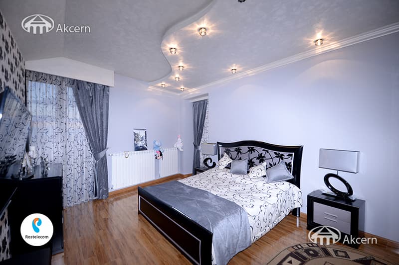 Բնակարան · 5 սեն. · 300 մ² · Կենտրոն